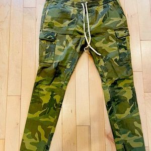 Fitted camo pants